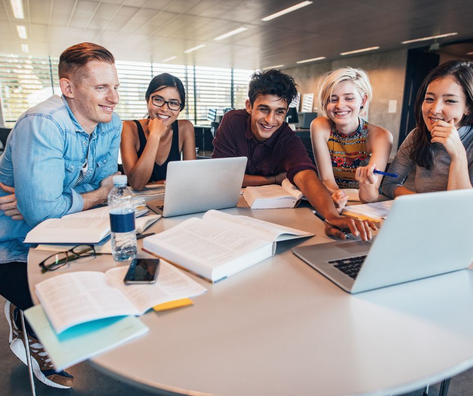 Guía completa para estudiantes extranjeros en Madrid: Vivienda, vida universitaria y consejos prácticos